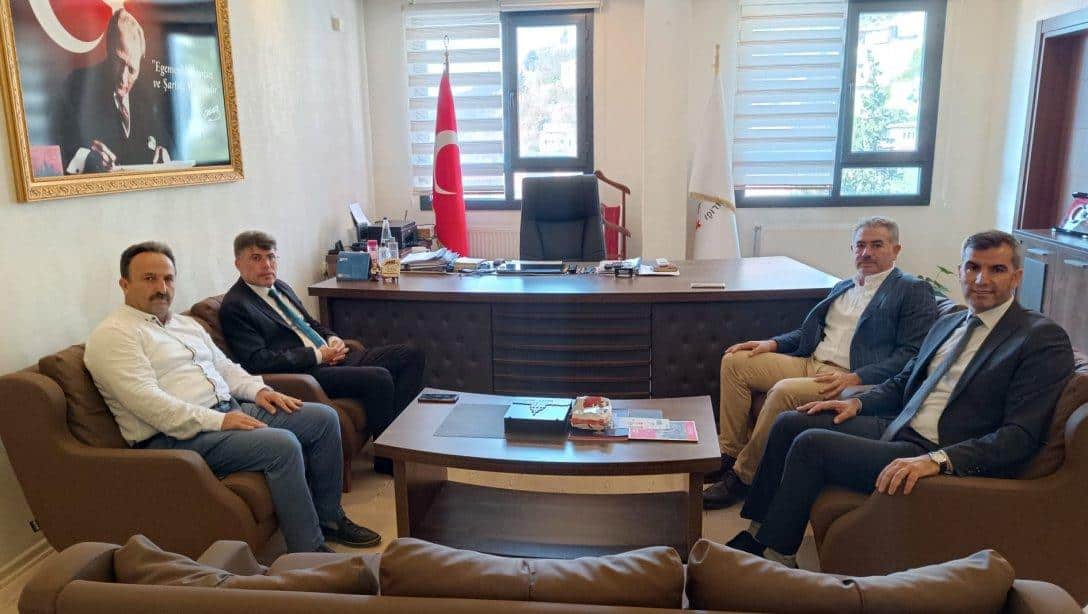 İl Mİlli Eğitim Müdürümüz Sn Dr. Harun TÜYSÜZ , İlçe Milli Eğitim Müdürümüz Sn. Erdal AYVAZOĞLU 'nu makamında ziyaret ettiler. 