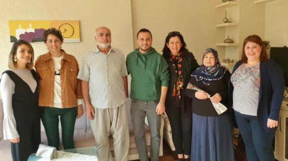 Belen Gazi Abdurrahman Paşa İlkokulu öğrenci ve öğretmenleri Respect projesi kapsamında yaşlılara saygı konulu etkinlikte bulundu.